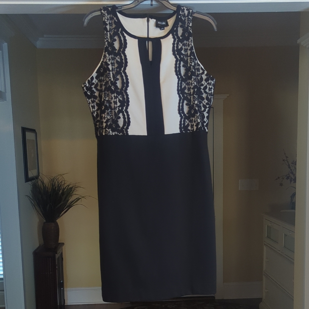 NWT Nicole by Nicole Miller Black and White Sleeveless Halter Sheath Mini Dress